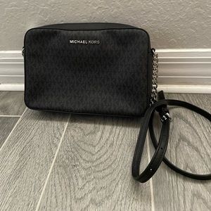 Michael Kors Jet Set Shoulder Bag